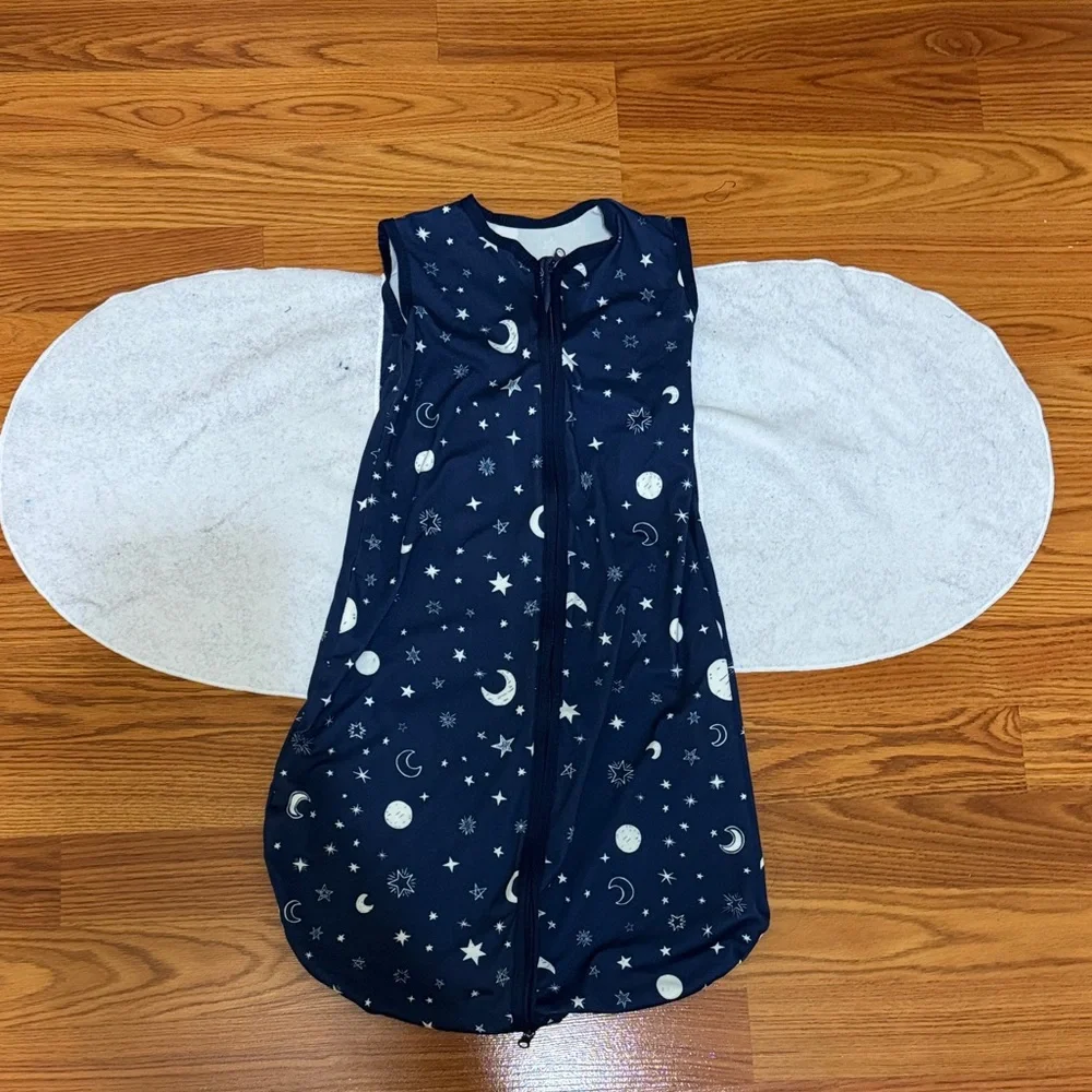 ⚠️ 2 Swaddle Blankets with Cloud and Star Patterns⚠️